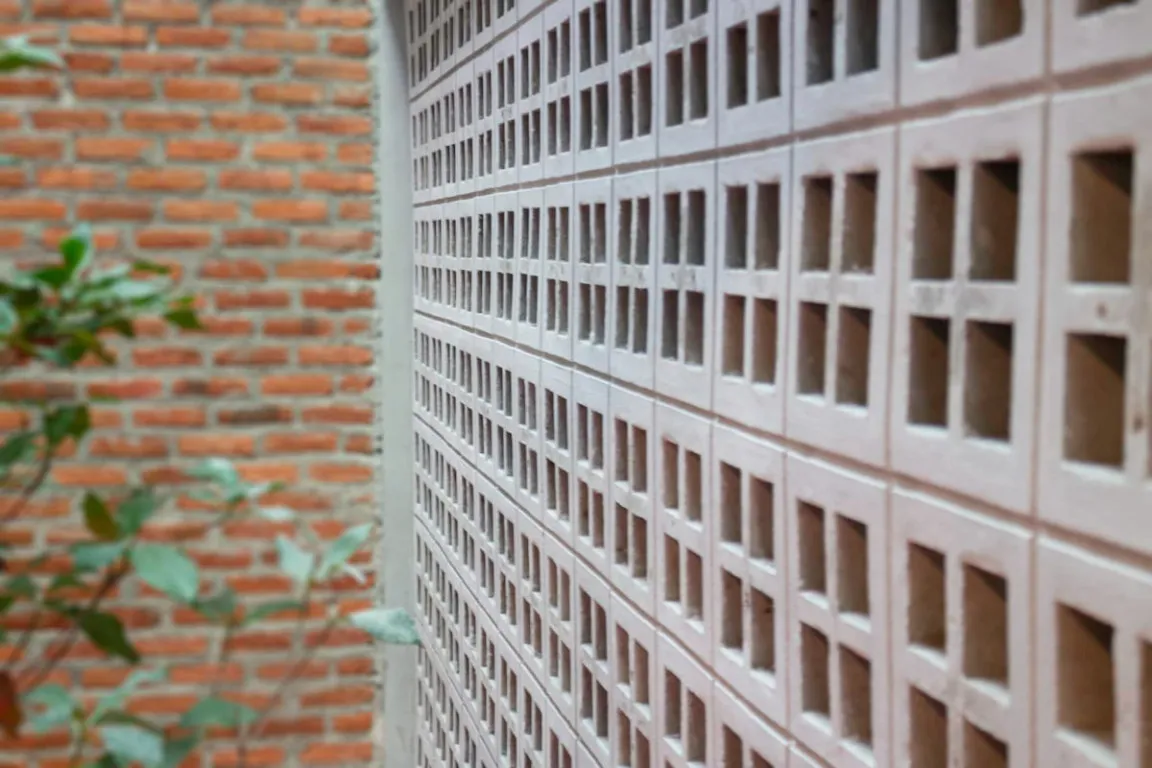 Roster Wall Fence Designs