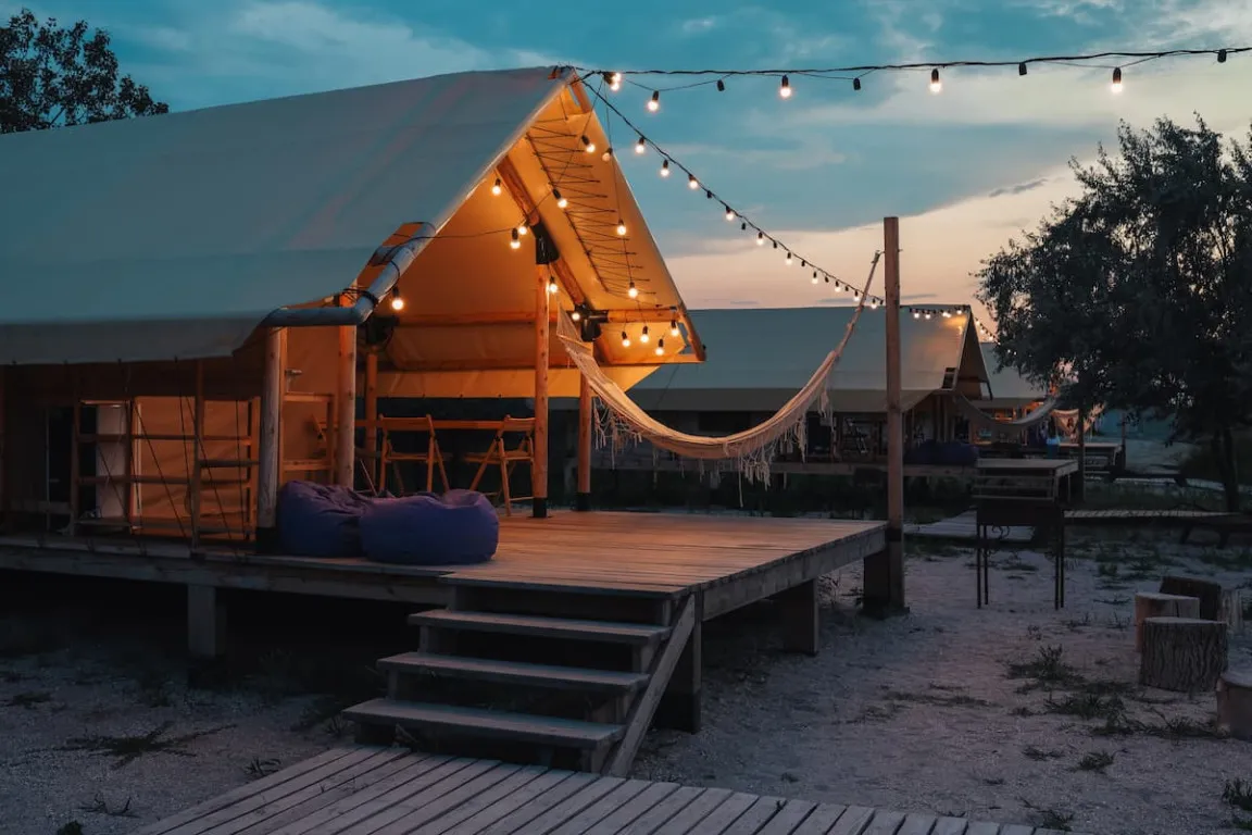 desain rumah glamping