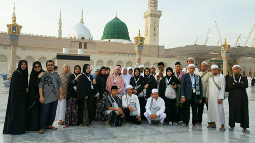 Berfoto Bersama di Masjid Nabawi